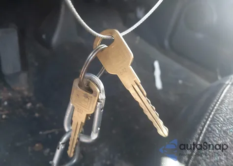 2000 Chevrolet Silverado 1500 from USA, damaged, VIN 1GCEC14W8YE320022